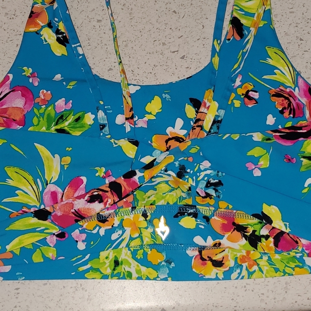 New Torrid Plus Sizes LOW-IMPACT WIRELESS TWIST BACK ACTIVE SPORTS BRA - Picture 4 of 4
